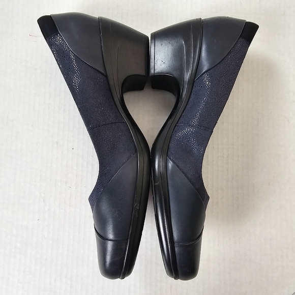 Clarks Emily Alexa Pumps Navy Blue Leather Slip-On Heels Size 12 Comfort Shoes - Picture 5 of 11